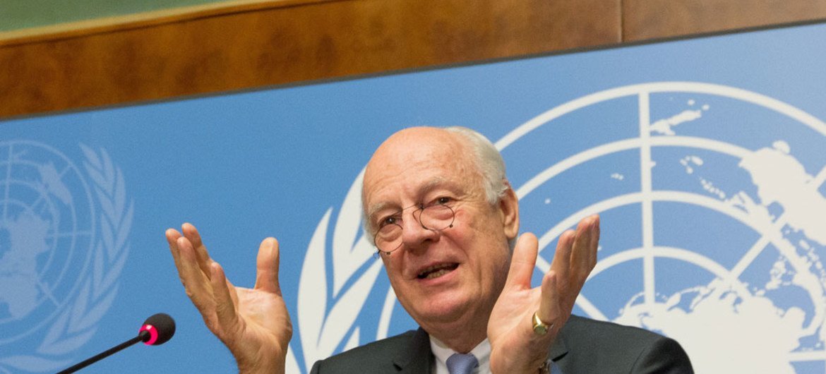 المبعوث الخاص لسوريا ستيفان دي ميستورا الأمم المتحدة يتحدث في مؤتمر صحفي في جنيف، سويسرا. المصدر: الأمم المتحدة / إلما أوكيس