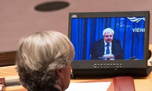 Under-Secretary-General for Humanitarian Affairs and Emergency Relief Coordinator, Stephen O’Brien (on screen), briefs the Security Council via video teleconference from Vienna on the humanitarian situation in Syria.