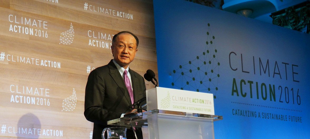 Президент Всемирного банка Джим Ён Ким выступает на саммите по климату в Вашингтоне. 2016 год. 