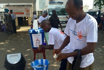 La Sierra Leone célèbre la Journée mondiale de mobilisation pour promouvoir l'hygiène des mains dans tous les services de chirurgie, les blocs opératoires ou en chirurgie ambulatoire. Photo : OMS Sierra Leone