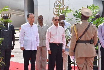 Secretary-General Ban Ki-moon (left) and President of Seychelles , Michel Alix Michel (right) in the Seychelles, 07 May 2016.
