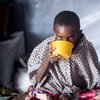 喀麦隆治疗性喂养中心的难民儿童。粮食计划署图片/Sylvain Cherkaoui