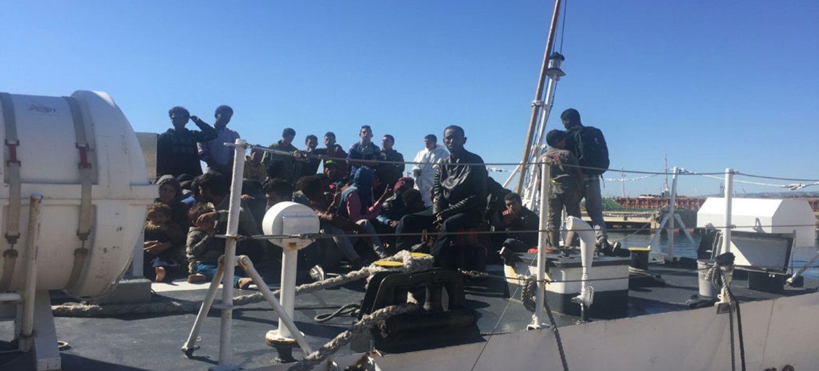 意大利海岸警卫队5月12日一天救助了上千名通过地中海前往欧洲的难民和移徙者。难民署图片/Carlotta Sami