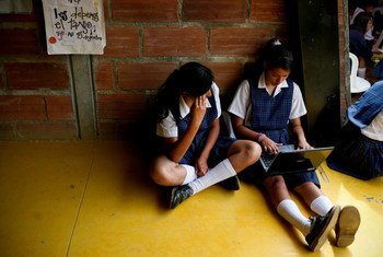 Estudiantes de una secundaria rural en Colombia utilizan las tecnologías de la información como herramienta de aprendizaje. Foto:Charlotte Kesl/Banco Mundial