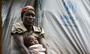 Une réfugiée du Burundi, Perrie, a fui son domicile avec ses trois enfants en décembre 2015, et a trouvé refuge dans le camp de Nduta, en Tanzanie. Photo HCR/Sebastian Rich