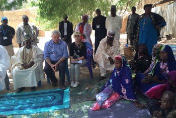 In Diffa, Niger, Under-Secretary-General for Humanitarian Affairs and Emergency Relief Coordinator, Stephen O’Brien (second left, seated) meets with a family who fled when Boko Haram attacked.