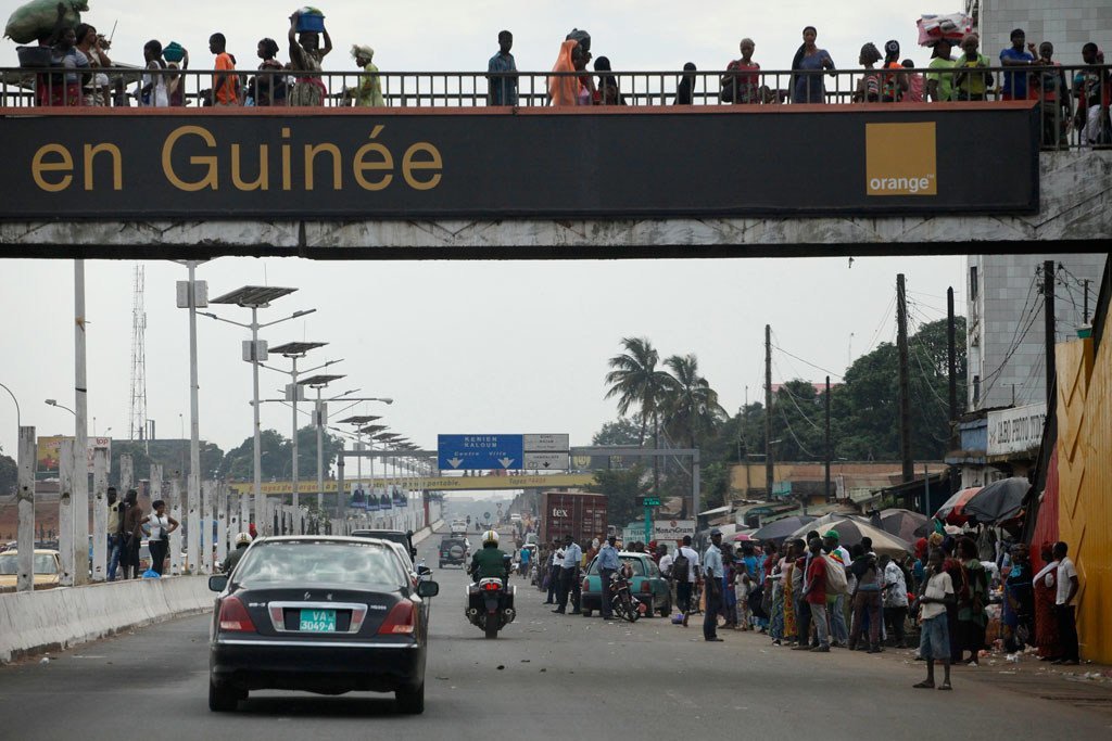Scène de rue à Conakry, la capitale de la Guinée.