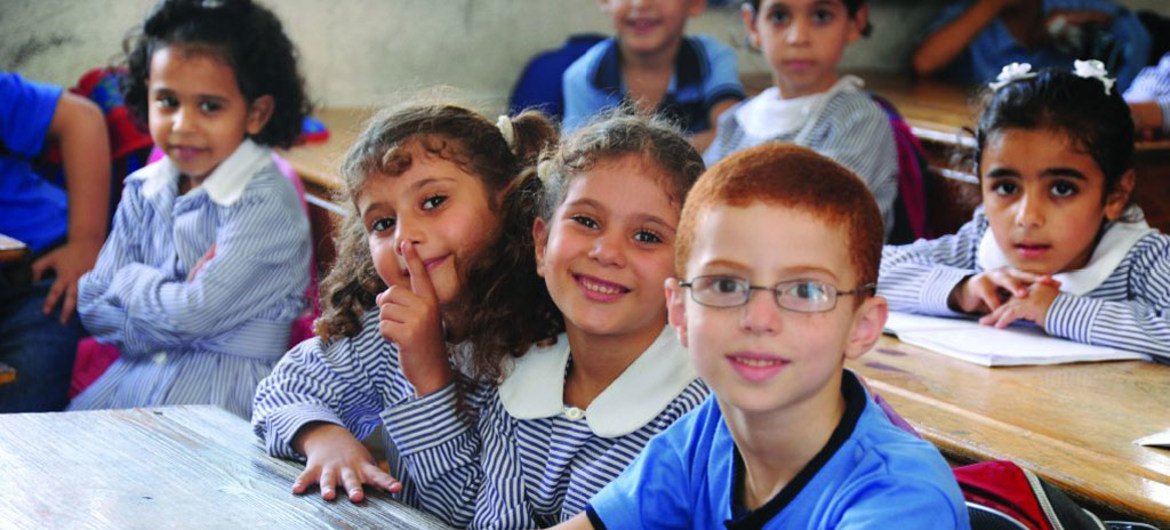 Crianças palestinas na escola.  