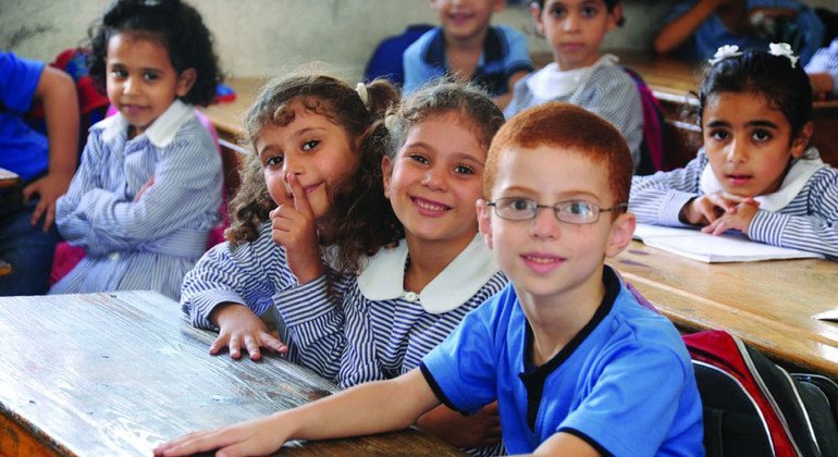 تقليص  ميزانية الأونروا يهدد تعليم 525 ألف طالب وطالبة ويدخل في دائرة الخطر أمان الملايين من لاجئي فلسطين الذين تدعمهم