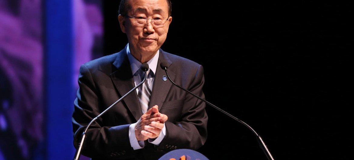 بان كي مون، أمين عام الأمم المتحدة، أثناء مشاركته في القمة العالمية للعمل الإنساني في اسطنبول.