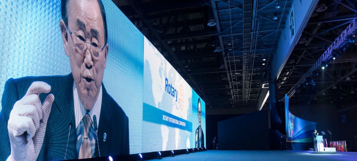Le Secrétaire général Ban Ki-moon devant la Convention 2016 du Rotary International à Séoul, en République de Corée. Photo ONU/Mark Garten