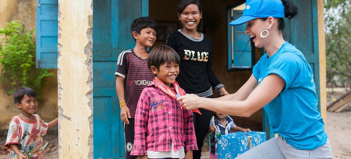 UNICEF Goodwill Ambassador Katy Perry gives her scarf to Ka Da Khang while visiting the Phuoc Thanh Commune Health Centre in Ninh Thuan Province where many children show signs of nutrient deficiencies.