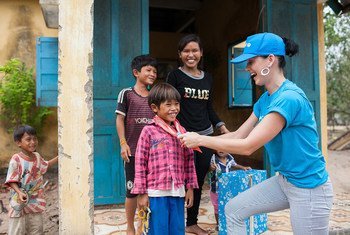 Katy Perry visitó a los niños de las zonas más pobres de Vietnam. Foto: UNICEF/UN020186/Quan