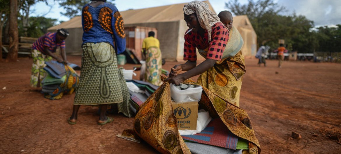 Desplazados burundeses por la violencia y los atropellos de derechos humanos. Foto de archivo: ACNUR/Benjamin Loyseau