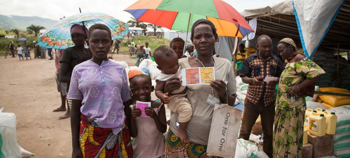 In camp Lucenda, Democratic Republic of the Congo (DRC), Burundian refugees redeem vouchers for food of their choice at food fairs organized by WFP with local merchants.