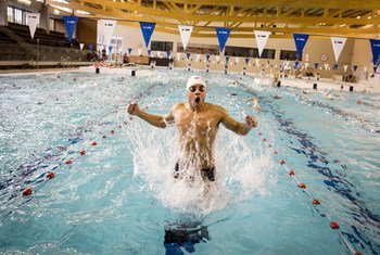 Le nageur syrien Rami Anis s’entraine pour les Jeux Olympiques de 2016 à Rio, dans une piscine à Gand, en Belgique. Photo : HCR / Gordon Welters