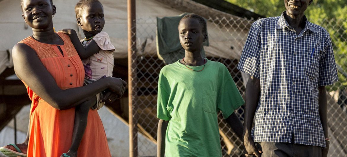 تعمل قوات حفظ السلام على جمع شمل الأسر المشتتة بسبب النزاع في جنوب السودان. المصدر: الأمم المتحدة / جي سي ماكلوين