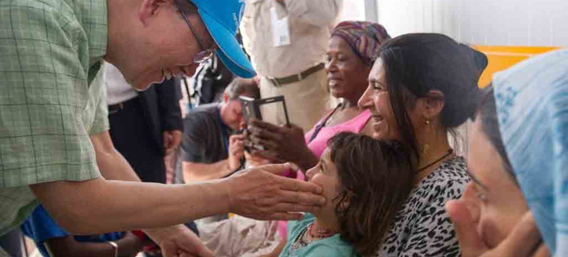 الأمين العام للأمم المتحدة بان كي مون يزور مخيم كارا تيبي للاجئين على جزيرة يونانية ليسبوس في 18 يونيو 2016