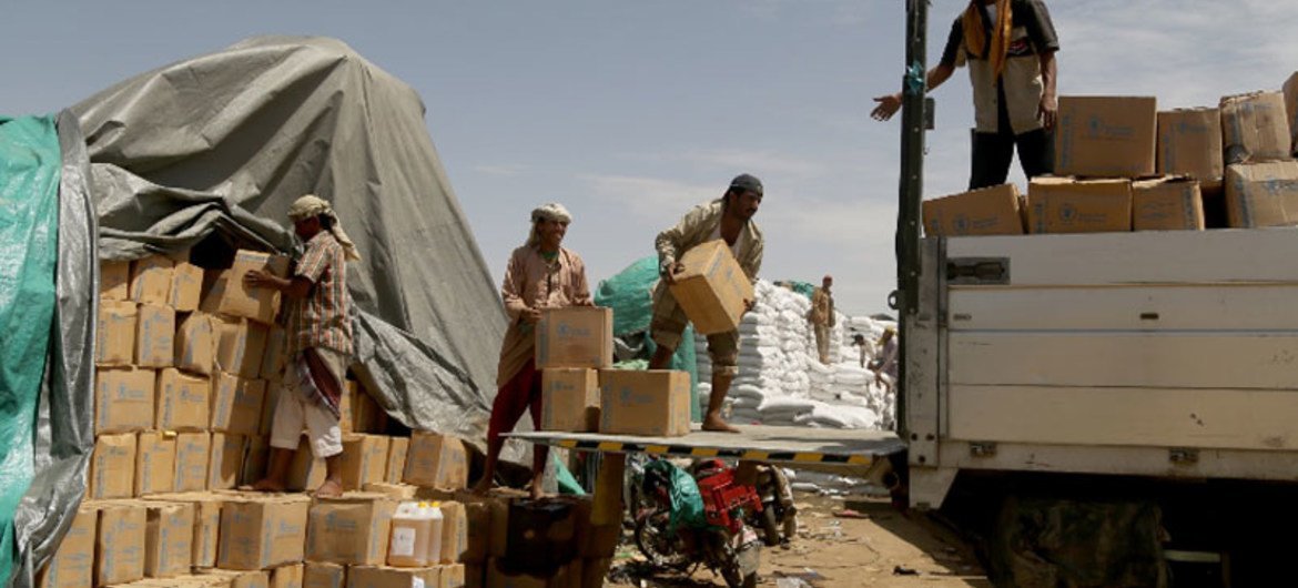 توزيع المواد الغذائية في اليمن. المصدر: برنامج الأغذية العالمي