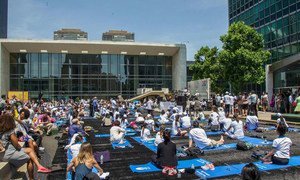 Dia Internacional do Yoga celebrado na sede das Nações Unidas. 