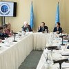 الأمين العام بان كي مون (وسط) يرأس اجتماع الاتفاق العالمي للأمم المتحدة. المصدر: الأمم المتحدة / مارك غارتن