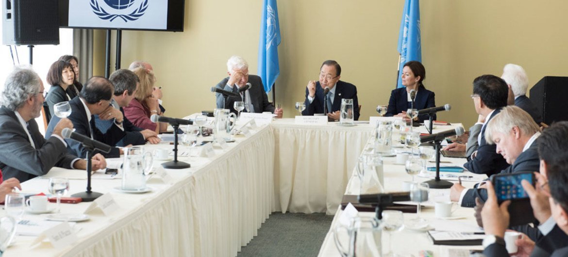Secretary-General Ban Ki-moon (centre) chairs a meeting of the United Nations Global Compact Board.