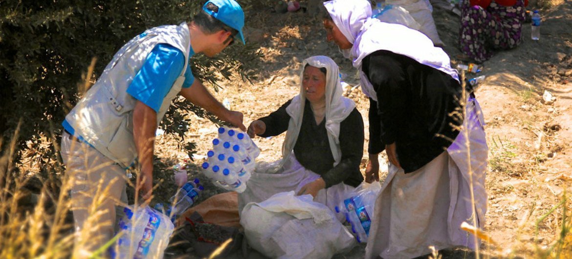 Unicef distributing water and hygiene items to Yazidi IDPs who crossed from Syria into Kurdistan, Iraq.