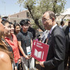 Le Secrétaire général Ban Ki-moon rencontre les gagnants du concours Cannes Young Lions en France. Photo ONU/Eskinder Debebe