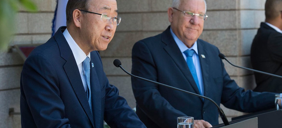 الأمين العام بان كي مون في مؤتمر صحفي مشترك مع رؤوفين ريفلين، رئيس إسرائيل. المصدر: الأمم المتحدة / إسكندر ديبيبى