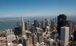 Vue aérienne de la ville de San Francisco, aux Etats-Unis. Photo ONU/Mark Garten