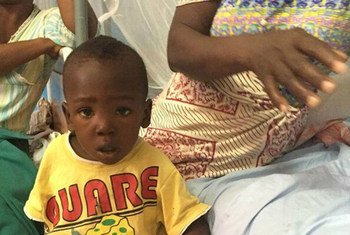 Des patients de tous ages sont traités pour des cas de fièvre jaune, ici dans l'hôpital de Kapalanga dans la province de Luanda, en Angola. 