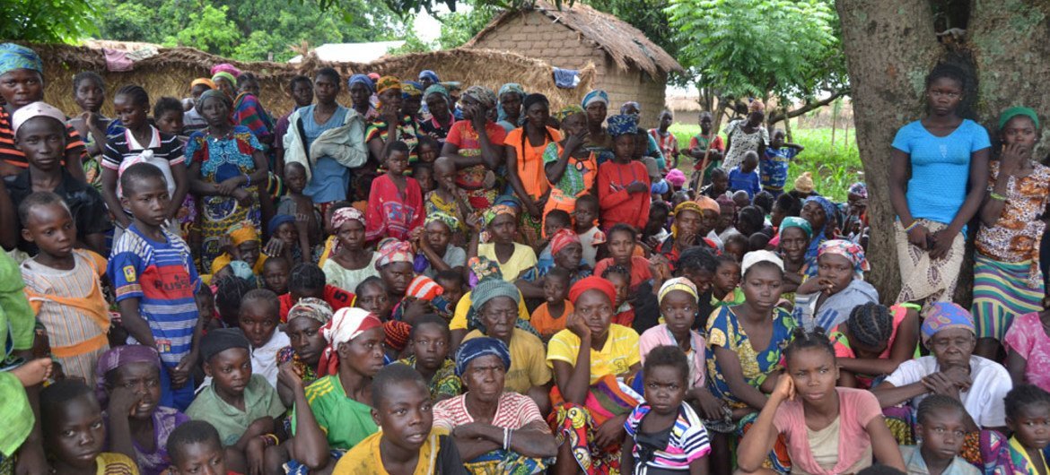 مفوضية اللاجئين وشركائها يسجلون اللاجئين الجدد القادمين من جمهورية أفريقيا الوسطى في قرية ميني، تشاد، واحدة من المواقع الثلاثة بالقرب من الحدود التي استضافت الوافدين الجدد. UNHCR/Victorien Ndakass