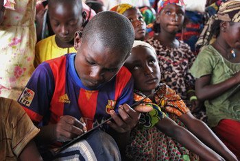 喀麦隆难民儿童。