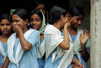 Des élèves à la sortie de l'école au Bangladesh. Photo : Scott Wallace / Banque mondiale