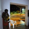 Wakimbizi wa ndani kutoka vituo vya kuwalinda raia (PoC site) mjini Juba, wakijificha kutokana na mapigano kati ya SPLA na SPLA-IO.