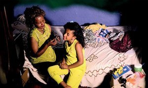 Fanaye Hailu et sa fille Betty de huit ans née sans le VIH. Fanaye recommande à chaque mère et à chaque femme enceinte de faire un test de dépistage du VIH qui peut sauver à la fois la vie de la mère et de son bébé.