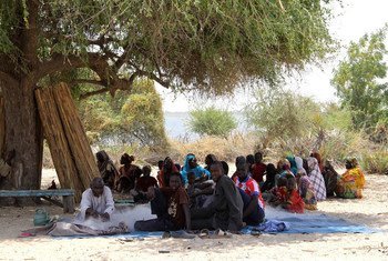 In Tagal, Chad, an IDP community meets under a tree. More than 100 persons had to flee from one of the small islands in Lake Chad after Boko Haram insurgents attacked their village.