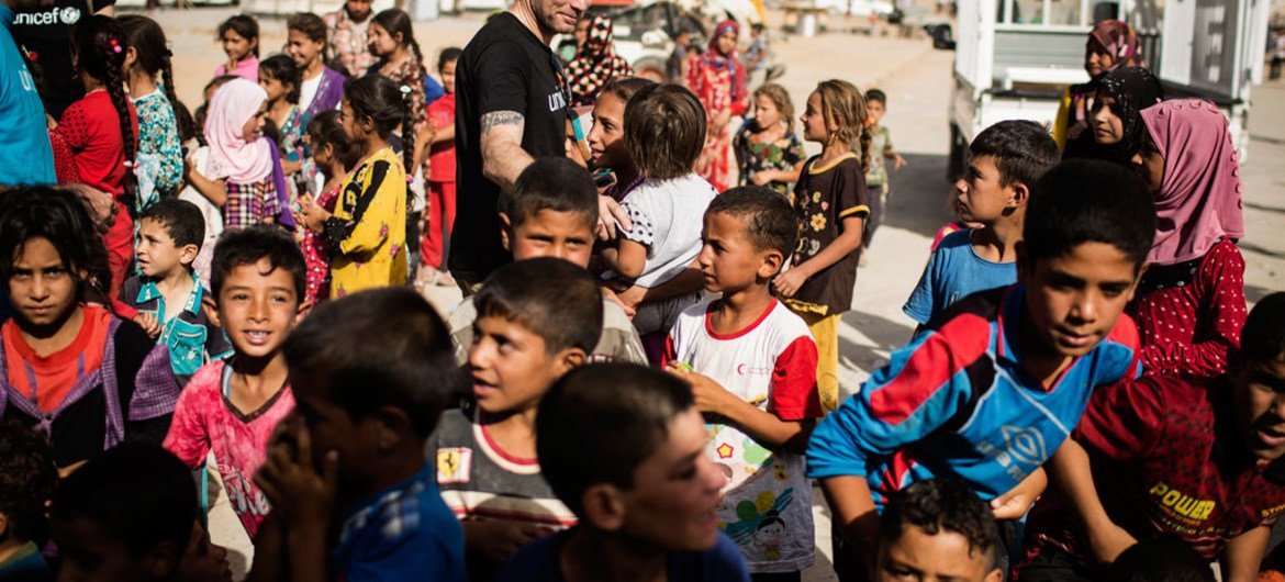 UNICEF Ambassador Ewan McGregor meets displaced children at the Debaga IDP camp in northern Iraq.