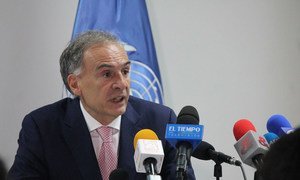 Jean Arnault, Special Representative of the Secretary-General for Colombia, briefs journalists at a press conference in Bogotá.