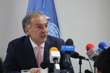 Jean Arnault, Special Representative of the Secretary-General for Colombia, briefs journalists at a press conference in Bogotá.