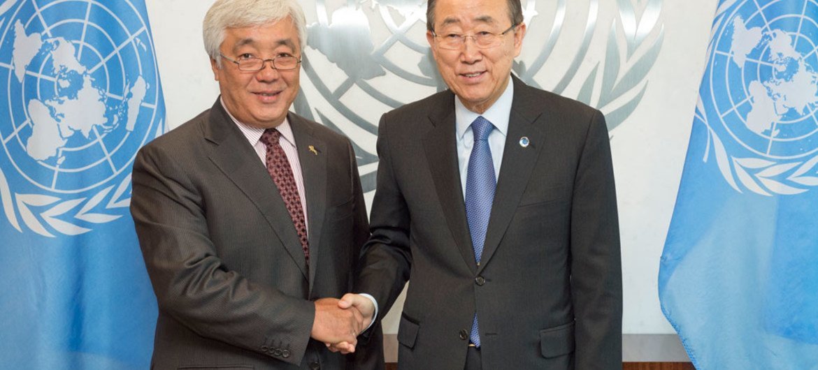 Пан Ги Мун с главой МИД  Казахстана Ерланом Идрисовым. Фото ООН