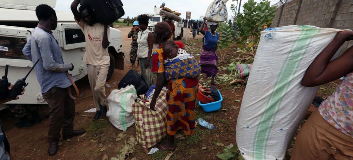 مشردون في مواقع بعثة الأمم المتحدة للحماية في جوبا في مطلع يوليو. المصدر: بعثة الأمم المتحدة في جنوب السودان/ اريك كانلستين