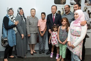 Le Secrétaire général de l'ONU, Ban Ki-moon, et Madame Ban participent à un événement sur la réinstallation de réfugiés avec l'Association des Nations Unies aux Etats-Unis, le Comité international de secours et la Fondation Annenberg au siège de cette der