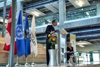 Le Secrétaire général de l'ONU, Ban Ki-moon, prononce un discours à l'Université de Calgary. Photo ONU/Mark Garten