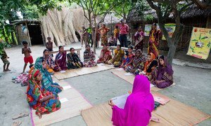 A Community Health Volunteer (CHV) in Thakurgaon, Bangladesh, advises pregnant women to eat nutritious food and take rest, and also guides family members to make a plan for safe delivery.