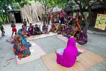 A Community Health Volunteer (CHV) in Thakurgaon, Bangladesh, advises pregnant women to eat nutritious food and take rest, and also guides family members to make a plan for safe delivery.