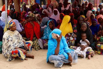 In northeastern Nigeria, people who fled Boko Haram violence, gather at a mobile phone-based cash distribution site set up by WFP and the Government in Maiduguri.