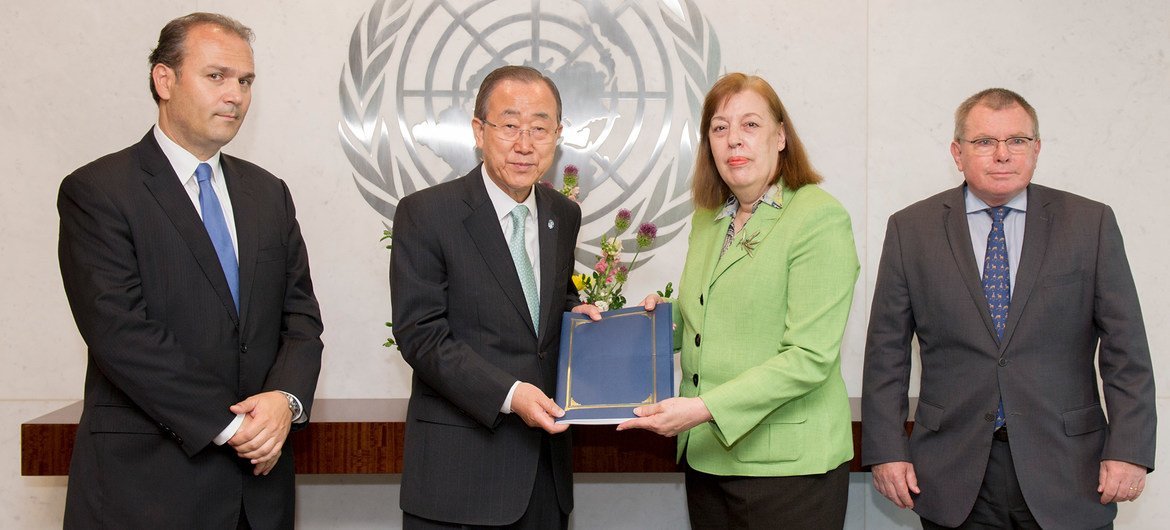 Secretary-General Ban Ki-moon meets with Virginia Gamba (centre right), Head of the OPCW-UN Joint Investigative Mechanism, tasked with identifying “individuals, entities, groups, or governments involved in the use of chemicals as weapons” in Syria.