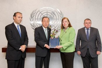 Secretary-General Ban Ki-moon meets with Virginia Gamba (centre right), Head of the OPCW-UN Joint Investigative Mechanism, tasked with identifying “individuals, entities, groups, or governments involved in the use of chemicals as weapons” in Syria.