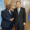 Le Secrétaire général de l'ONU, Ban Ki-moon (à droite) avec le Président du Gabon, Ali Bongo Ondimba en septembre 2015. Photo ONU/Evan Schneider (archives)